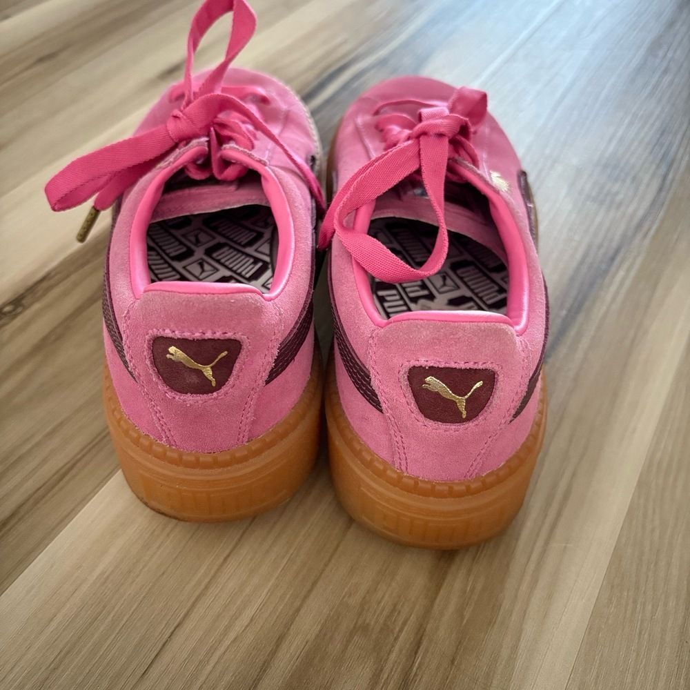 Puma Platform Sneakers Size 8.5 Pink Suede Low Top Gum Sole Retro Streetwear - Picture 3 of 8